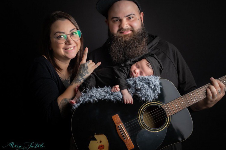 Um casal de brasileiros, que teve filho durante show da banda Metálica em Curitiba, ganhou uma viagem para assistir ao show da banda na Europa
