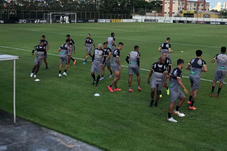 Após ser poupado contra o Cuiabá, Vina participa de treino desta segunda-feira (20/6) no Porangabuçu, em preparação para o Clássico-Rei