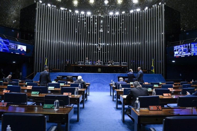 Plenário do Senado Federal durante sessão deliberativa ordinária semipresencial. 