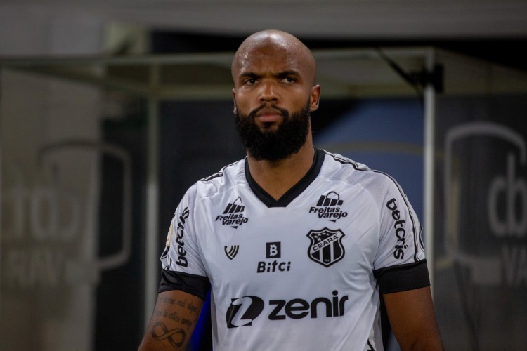 Zagueiro Messias no jogo Cuiabá x Ceará, na Arena Pantanal, pelo Campeonato Brasileiro Série A