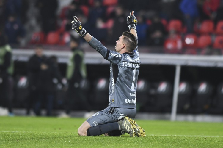 Goleiro João Ricardo no jogo Independiente x Ceará, em Avellaneda, pela Copa Sul-Americana