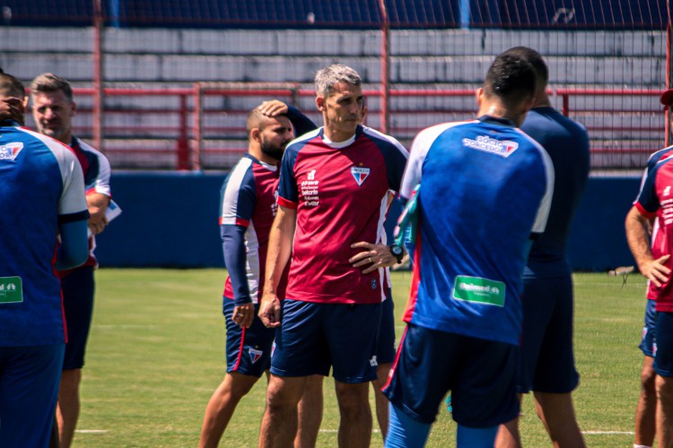 Técnico Juan Pablo Vojvoda em treino do Fortaleza no Centro de Excelência Alcides Santos, no Pici