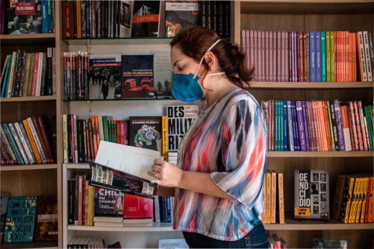 Vanessa Passos fala sobre o espaço das histórias das mulheres nos livros