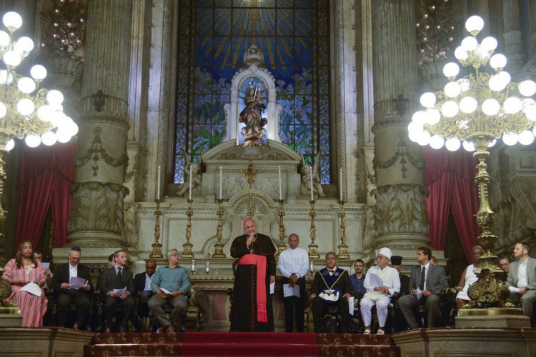 A Arquidiocese do Rio de Janeiro promove na Igreja da Candelária, ato inter-religioso Unidos na Esperança com a participação da Orquestra Maré do Amanhã, e testemunhos de pessoas que foram solidárias nos últimos eventos trágicos.