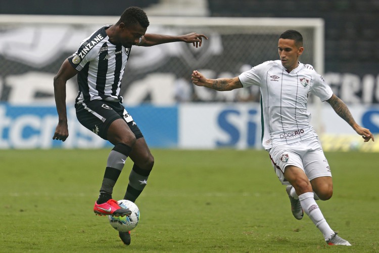 Botafogo e Fluminense se enfrentam pelo Brasileirão Série A 2022 hoje, 26; onde assistir ao vivo aos jogos do dia e horário do jogo.