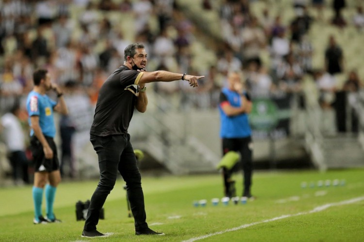 Treinador usa exemplo da eliminação na Copa do Brasil para mostrar aos jogadores que o primeiro jogo contra o Fortaleza acabou se tornando "crucial"