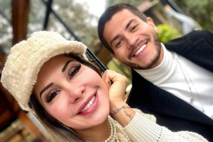 Maira Cardi e Arthur Aguiar presenteiam babá da filha com carro de luxo