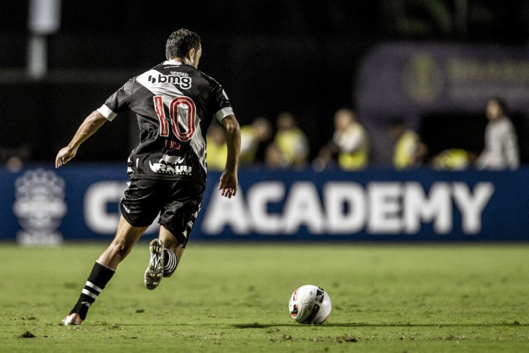 Vasco e Novorizontino se enfrentam pelo Brasileirão Série B 2022 hoje, 8; onde assistir ao vivo aos jogos do dia e horário do jogo.