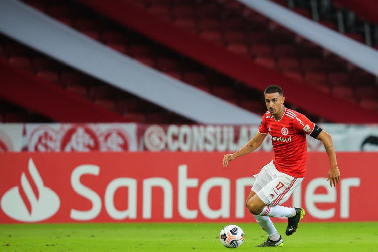 Atacante Thiago Galhardo no jogo Internacional x Deportivo Táchira, no Beira-Rio, pela Copa Libertadores 2021