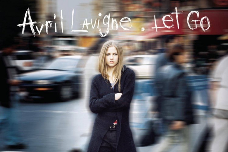 Avril Lavigne recria capa do primeiro álbum de sua carreira