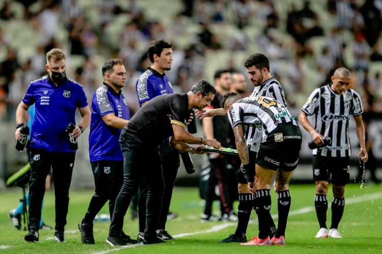 Marquinhos Santos deixou o comando do Ceará após a derrota no Clássico-Rei