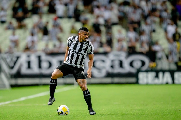 Fernando Sobral atuou pelo Ceará em jogo diante do Goiás. 