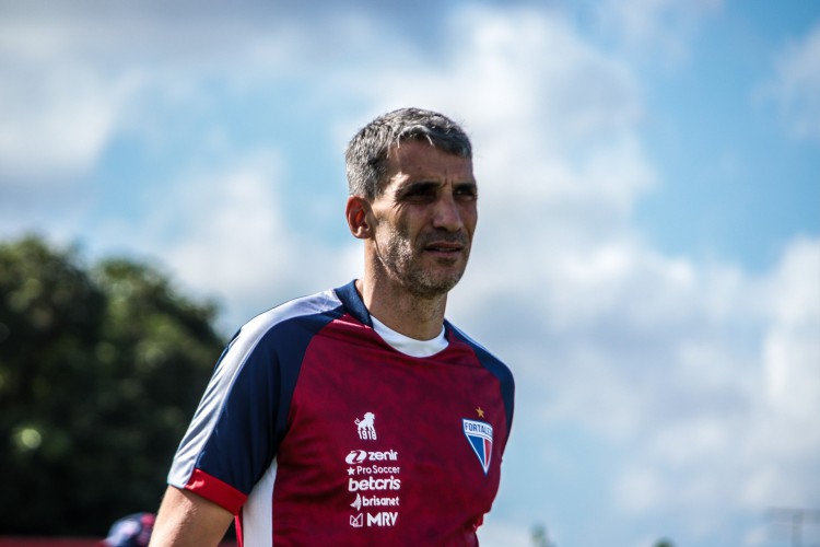 Técnico Juan Pablo Vojvoda em treino do Fortaleza no Centro de Excelência Alcides Santos, no Pici