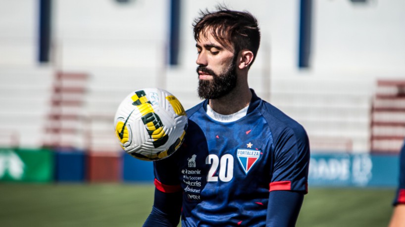 Meia Matheus Vargas em treino do Fortaleza no Centro de Excelência Alcides Santos, no Pici