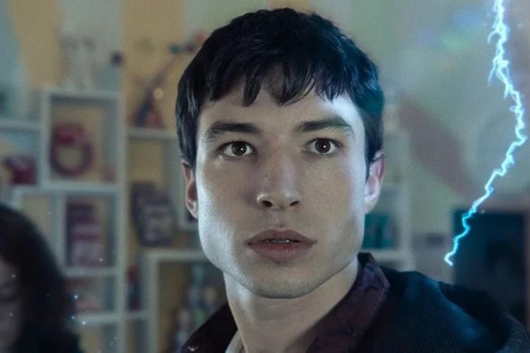 Ezra Miller é acusado de ser violento com uma mulher na Alemanha