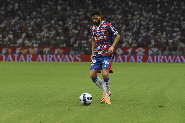 Juninho Capixaba é titular do Fortaleza contra o Galo