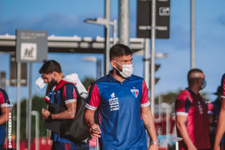 Jogadores do Fortaleza preparados para viajar 