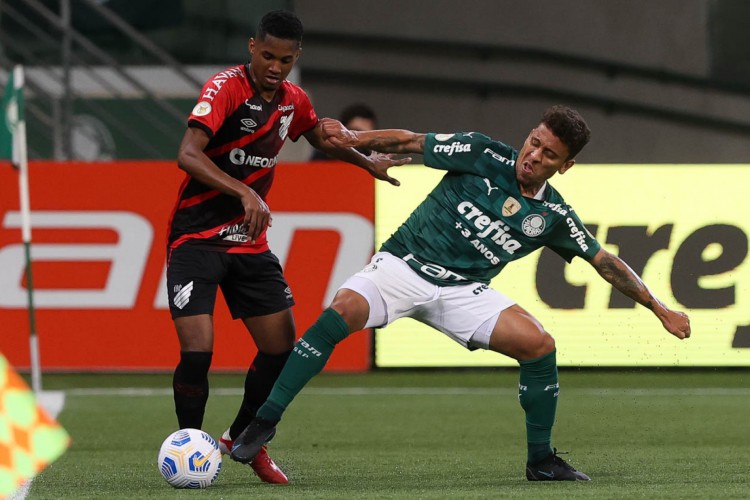 Athletico-PR e Palmeiras se enfrentam pela Copa Libertadores hoje, 30; onde assistir ao vivo aos jogos do dia e horário do jogo.