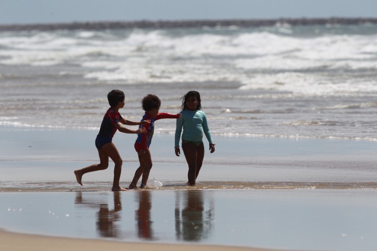 Véspera das férias de julho na Praia do Futuro, em Fortaleza