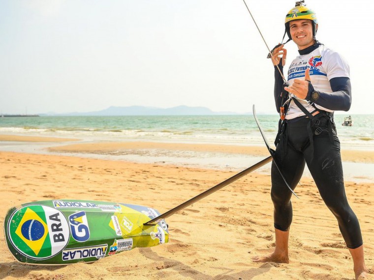 Bruno Lobo, praticamente de hydrofoil