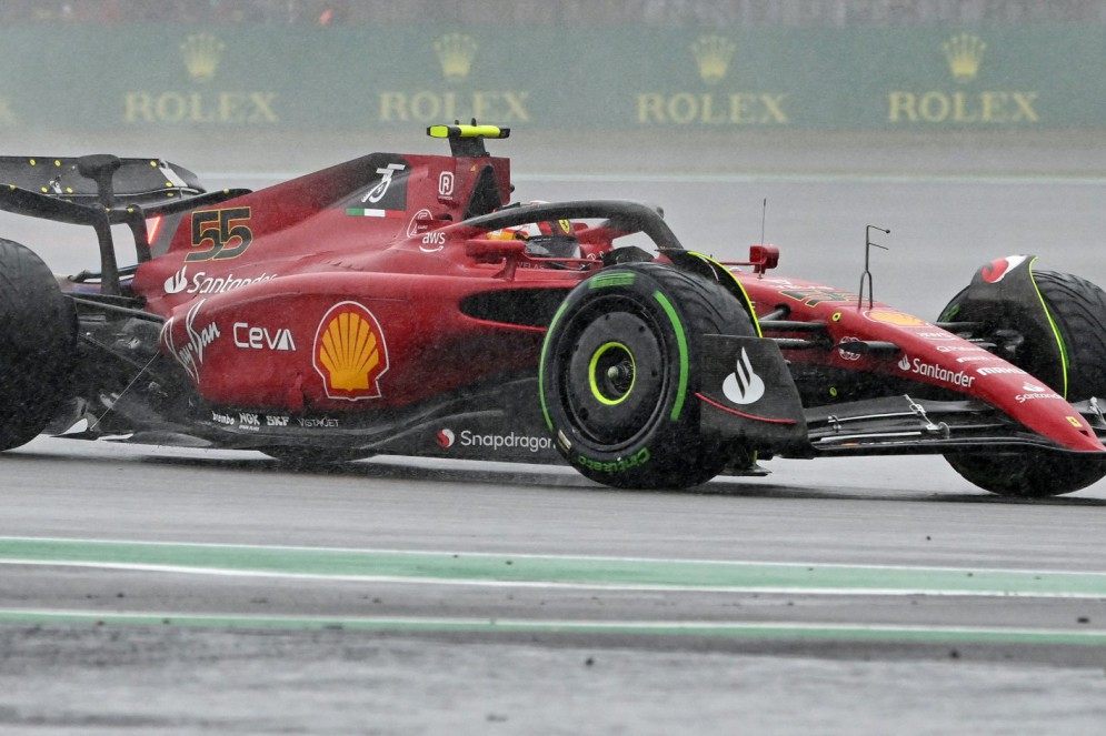 Sainz Surpreende No GP Da Inglaterra E Faz Primeira Pole Position Da ...