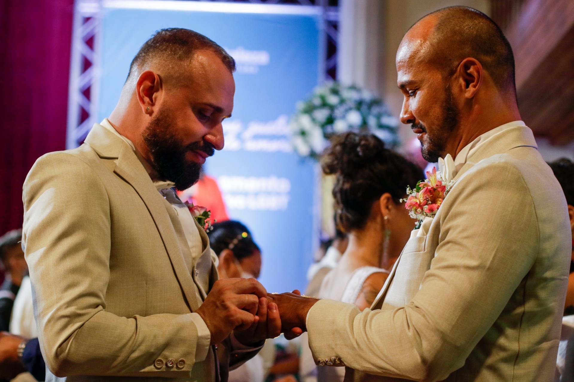 O CASAMENTO coletivo LGBTIA  aconteceu no Teatro São José (Foto: Thais Mesquita)