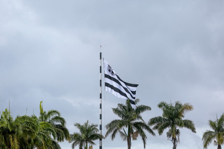 Bandeira do Ceará hasteada no estádio Carlos de Alencar Pinto, em Porangabuçu