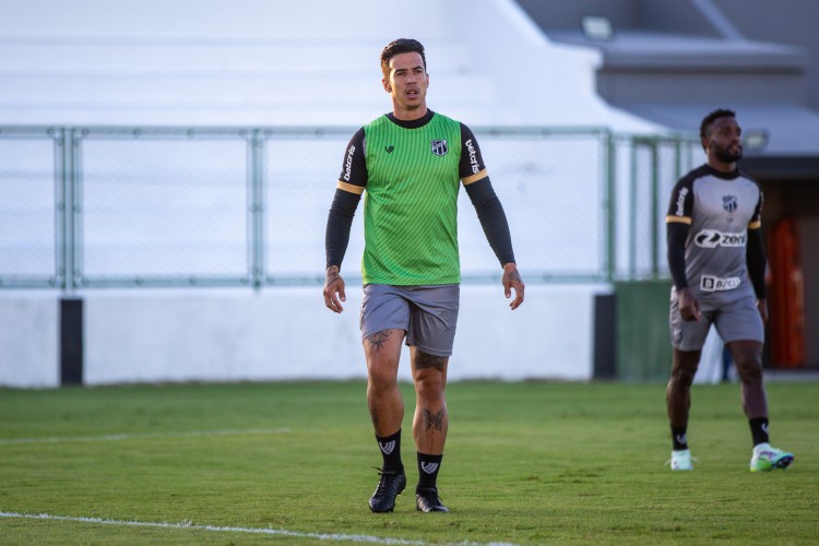 Meia-atacante Diego Rigonato em treino do Ceará no estádio Carlos de Alencar Pinto, em Porangabuçu