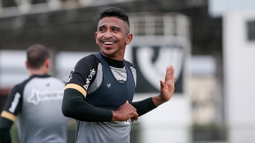 Lateral-direito Buiú em treino do Ceará no estádio Carlos de Alencar Pinto, em Porangabuçu