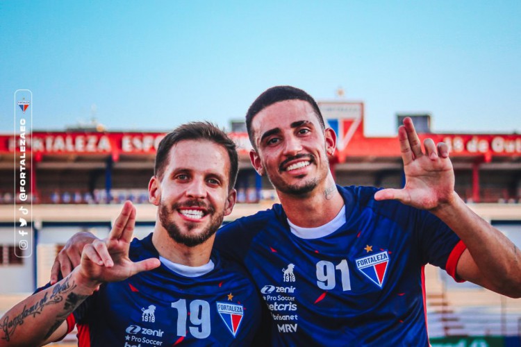 Lucas Sasha e Thiago Galhardo, reforços do Fortaleza, treinando no Centro de Excelência Alcides Santos