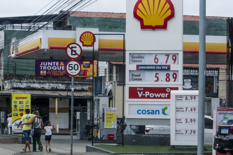 FORTALEZA, CE, BRASIL, 05.07.2022: Alguns postos de combustiveis da cidade estão com preços proximo ou acima de 7 reais. (Foto: Thais Mesquita/OPOVO)