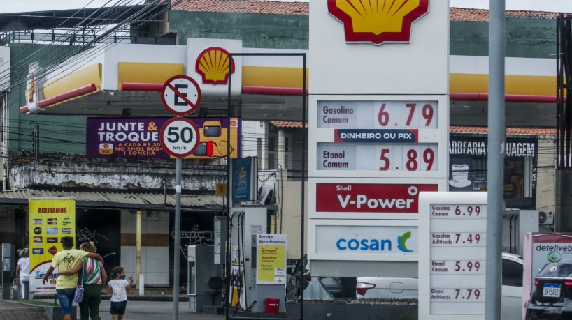 Preço da gasolina baixa e cai a R$ 6,47 no DF. Saiba onde