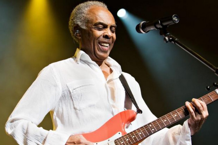 Gilberto Gil chega aos 80 anos como um reconhecido artista brasileiro no mundo