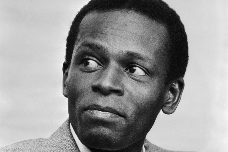 Nesta foto de arquivo tirada a 1 de Janeiro de 1970 Foto tirada nos anos 70 mostra o ministro angolano dos Negócios Estrangeiros José Eduardo dos Santos. O ex-presidente de Angola, José Eduardo dos Santos, morreu em Barcelona, aos 79 anos, informou a AFP em 8 de julho de 2022.