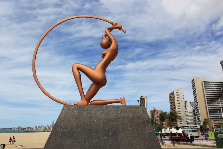 Em Fortaleza, a Estátua de Iracema, Cidade da Criança e Estação das Artes são um dos pontos turísticos da cidade em que é possível chegar nos locais utilizando o transporte público 