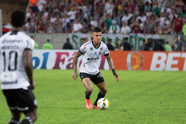 Volante Richard no jogo Fluminense x Ceará, no Maracanã, pelo Campeonato Brasileiro Série A