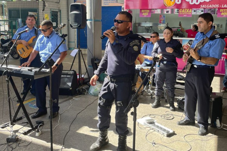 O intuito do evento é aproximar a guarda municipal dos usuários dos terminais de ônibus, levando um pouco de alegria em forma de música.