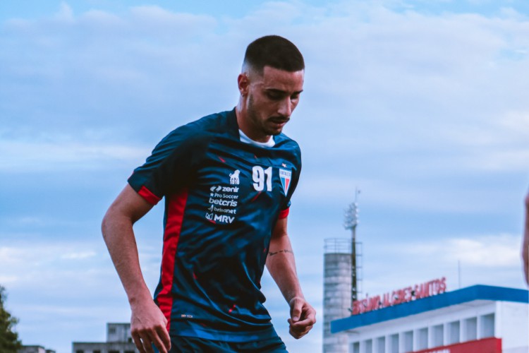 Atacante Thiago Galhardo em treino do Fortaleza no Centro de Excelência Alcides Santos, no Pici