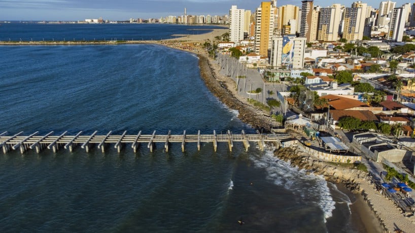 Esqueleto da Ponte dos Ingleses à espera de conclusão