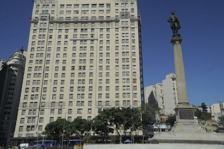 Fachada do Edifício À Noite que teve seu tombamento oficializado pelo IPHAN na semana passada. O prédio foi sede da Rádio Nacional por décadas (Tânia Rêgo/Agência Brasil)