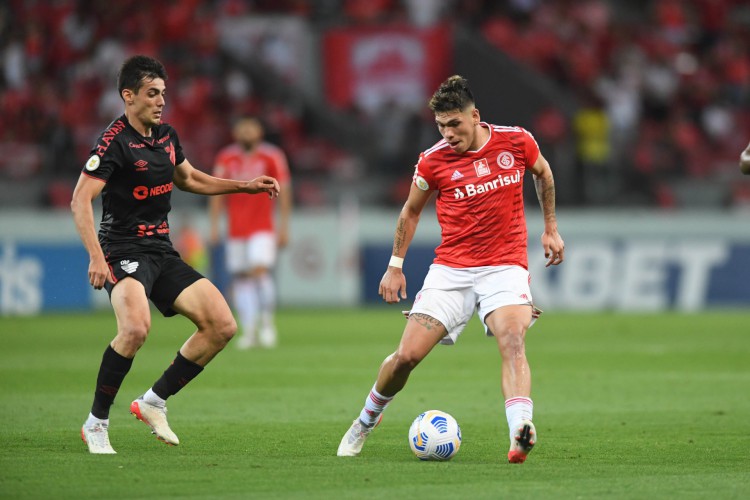 Internacional e Athletico-PR se enfrentam pelo Brasileirão  Série A 2023 hoje, 10; onde assistir ao vivo aos jogos do dia e horário do jogo.