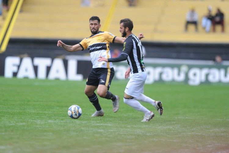 Criciúma e Ponte Preta se enfrentam pelo Brasileirão Série B 2022 hoje, 15; onde assistir ao vivo e horário do jogo.