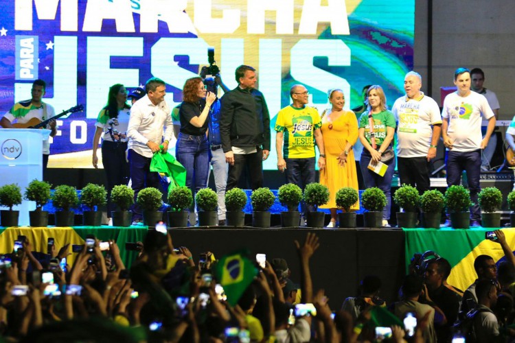 Bolsonaro, Capitão Wagner e outros políticos na Marcha para Jesus, em Fortaleza