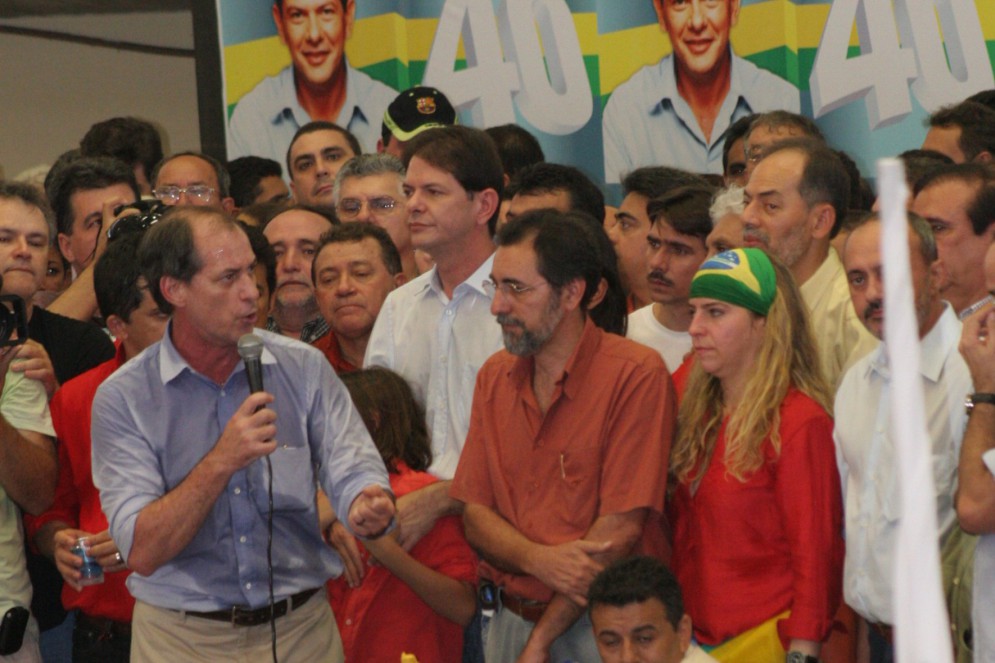 Ciro Gomes, Cid Gomes, Francisco Pinheiro e Luizianne Lins na eleição de 2006(Foto: MAURI MELO)