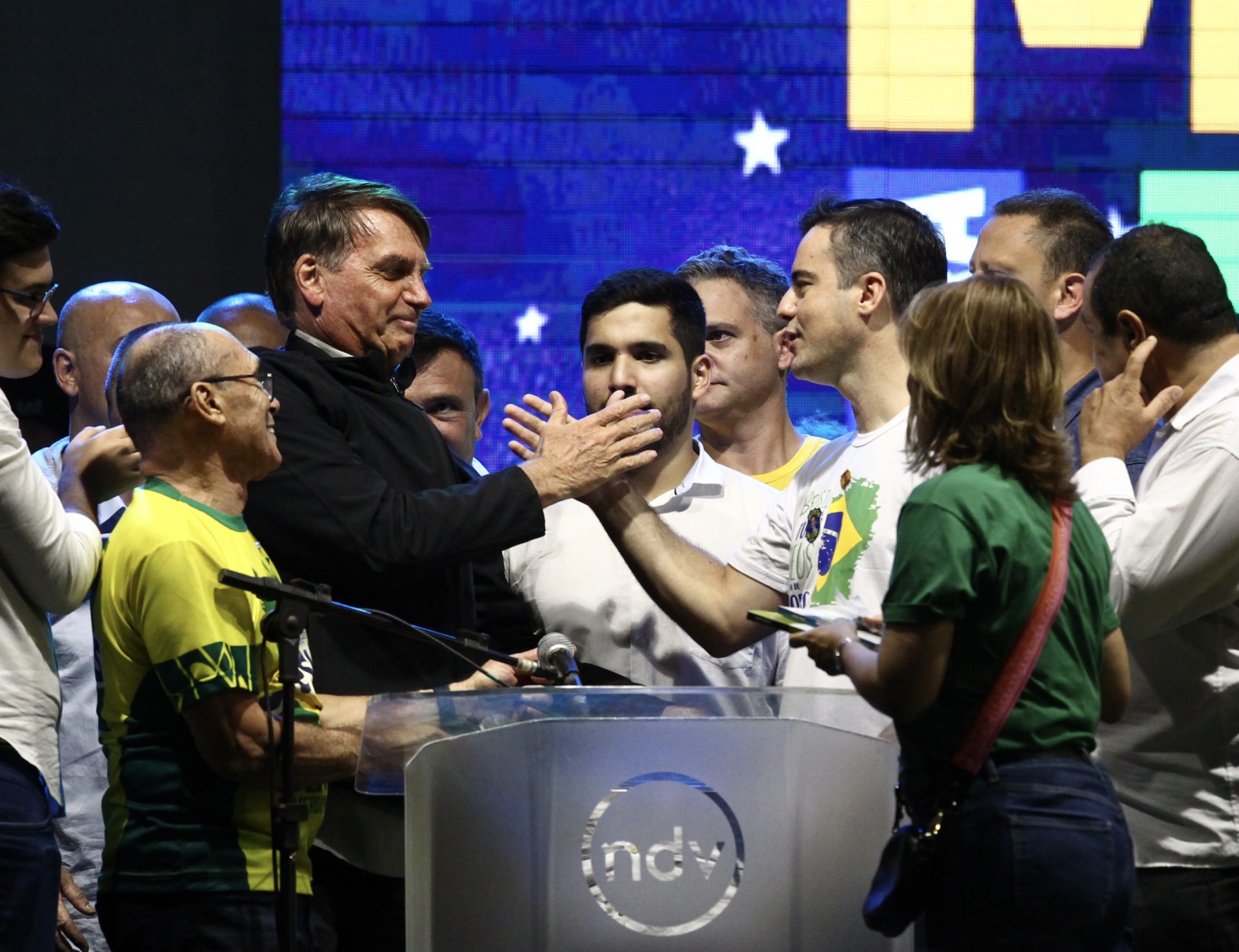 ￼BOLSONARO cumprimenta Wagner em julho de 2022. André Fernandes entre eles (Foto: FABIO LIMA)