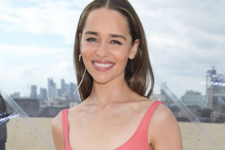 Emilia Clarke explicou que vive sem parte do cérebro por causa de dois aneurismas