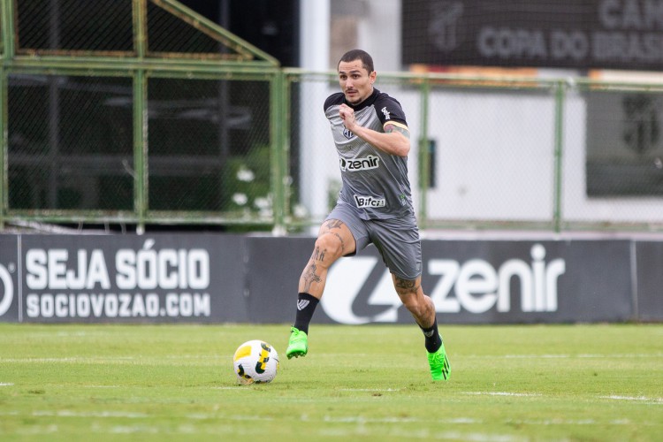 Meia Vina em treino do Ceará no estádio Carlos de Alencar Pinto, em Porangabuçu