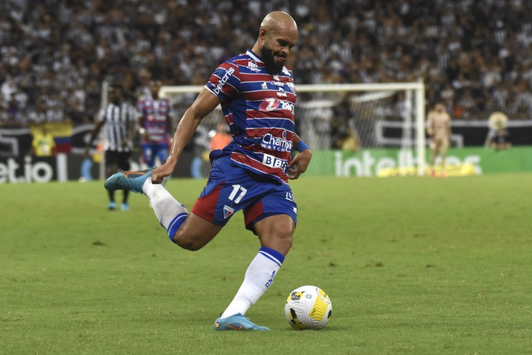 Volante Zé Welison no jogo Ceará x Fortaleza, na Arena Castelão, pela Copa do Brasil