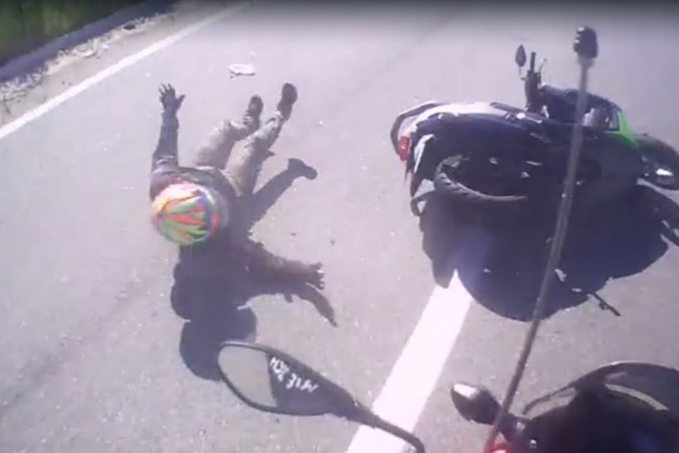 Momento foi capturado por câmera no capacete do marido da vítima 
