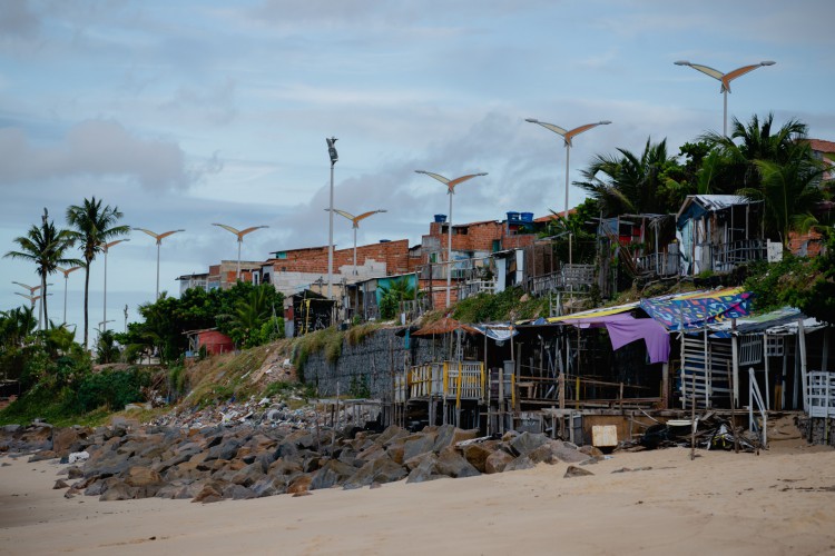 ￼BARRACAS na Praia dos Pocinhos, no Bairro do Pirambu, devem ser retiradas